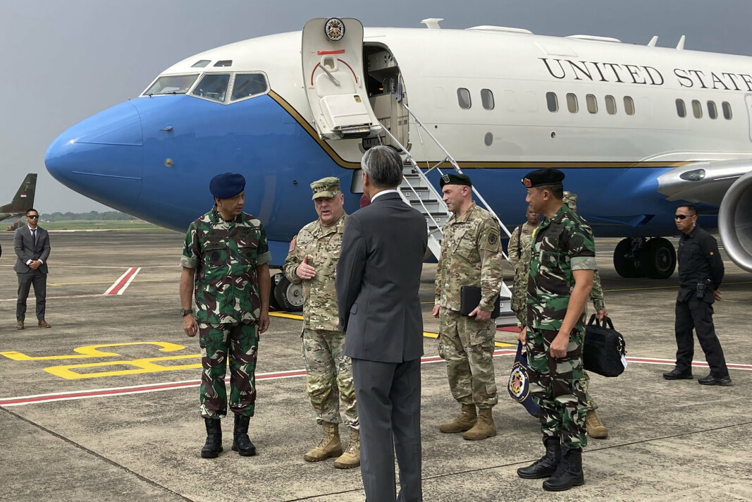 MILITÆRØVELSE: 4.000 soldater fra blant annet USA skal delta på den flernasjonale øvelsen Super Garuda Shield. Den amerikanske forsvarssjefen Mark Milley, ankom Indonesias hovedstad Jakarta søndag 24. juli 2022, der øvelsen starter.