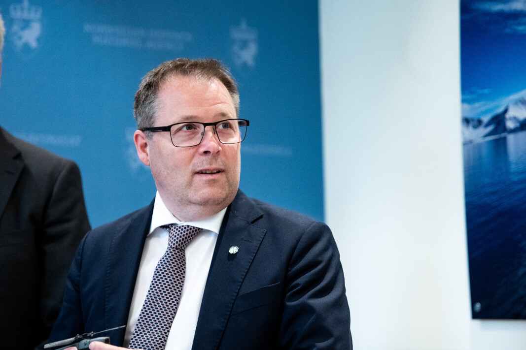 ØKONOMISKE RINGVIRKNINGER: Forsvarsminister Bjørn Arild Gram ser positivt på at lokalsamfunnet får positive ringvirkninger for økonomien. Bildet ble tatt 21. juni. ØKONOMISKE RINGVIRKNINGER: Forsvarsminister Bjørn Arild Gram ser positivt på at lokalsamfunnet får positive ringvirkninger for økonomien. Bildet ble tatt 21. juni.