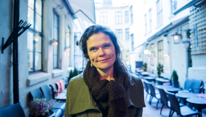 FOLKERETTSINSTITUTTET: Forsker Cecilie Hellestveit fotografert utenfor Bare Jazz i Oslo sentrum.