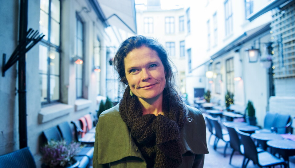 FOLKERETTSINSTITUTTET: Forsker Cecilie Hellestveit fotografert utenfor Bare Jazz i Oslo sentrum.