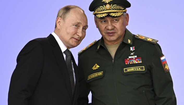 GENERALTABBE: President Vladimir Putin sammen med forsvarsminister Sergej Sjojgu utenfor Moskva 15. august i år. GENERALTABBE: President Vladimir Putin sammen med forsvarsminister Sergej Sjojgu utenfor Moskva 15. august i år.