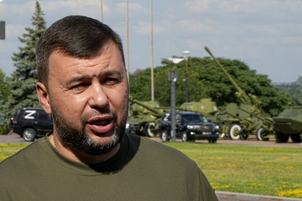 SAMARBEID: Denis Pusjilin mens han snakker til journalister 13. juli. Nå vil lederen for utbryterrepublikken Donetsk samarbeide med Nord-Korea.