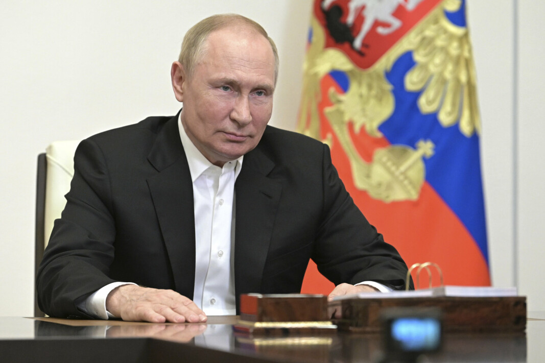 TRUER: Etter invasjonen av Ukraina har Vladimir Putin tilsynelatende flere ganger raslet med sin atomsabel. De fleste vestlige eksperter mener det i stor grad er snakk om tomme trusler.