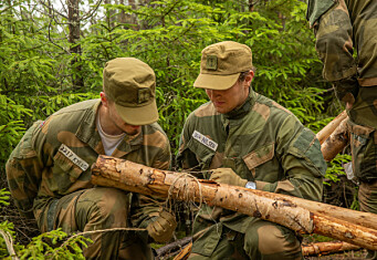 Utstyrsmangel i Forsvaret: Hvite t-skjorter til soldatene