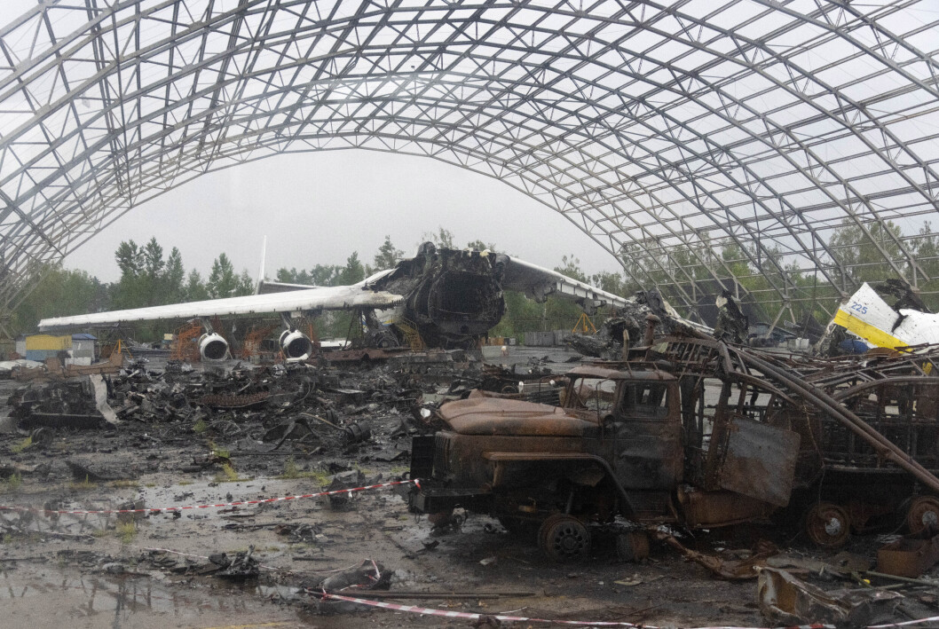 ØDELAGT: Dette bildet er datert 2. august og viser en ødelagt Antonov på flyplassen Hostomel. ØDELAGT: Dette bildet er datert 2. august og viser en ødelagt Antonov på flyplassen Hostomel.
