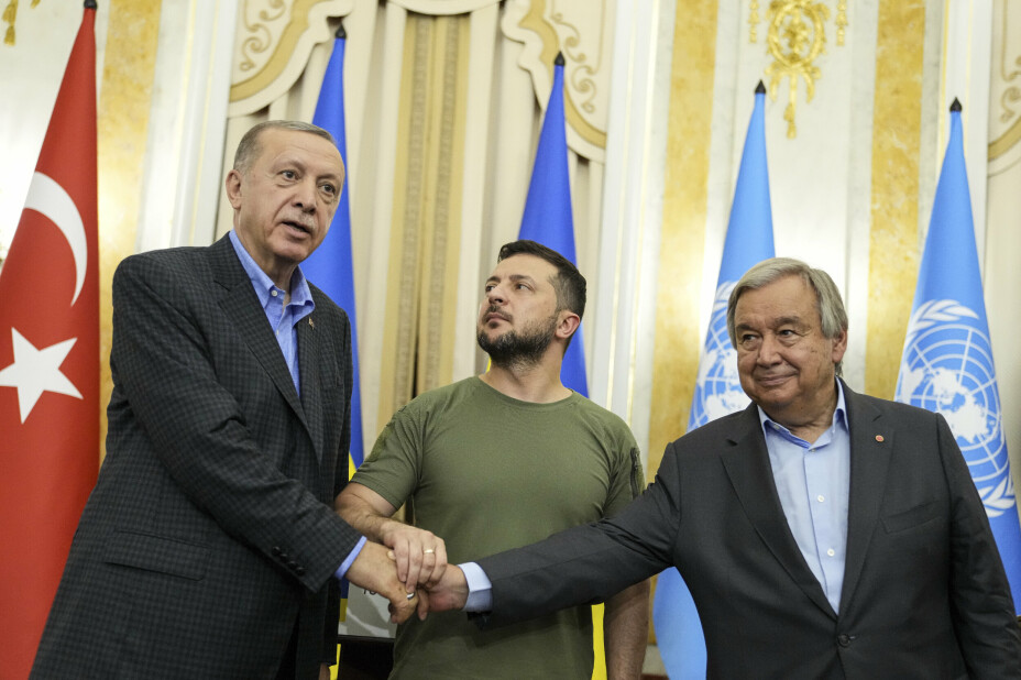 BESØK: Tyrkias president Recep Tayyip Erdogan, Ukrainas president Volodymyr Zelenskyj og FN-sjef António Guterres møttes torsdag i den ukrainske byen Lviv.