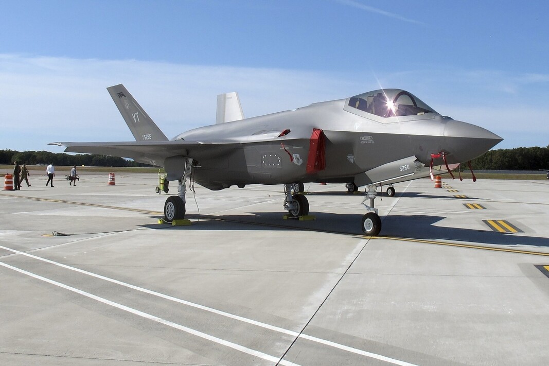 F-35A: Regjeringen i Sveits har besluttet å kjøpe 36 kampfly av typen F-35A fra amerikanske Lockheed Martin, noe opposisjonen er svært misfornøyd med. Bildet viser et F35-fly på en militærbase i Vermont i USA. F-35A: Regjeringen i Sveits har besluttet å kjøpe 36 kampfly av typen F-35A fra amerikanske Lockheed Martin, noe opposisjonen er svært misfornøyd med. Bildet viser et F35-fly på en militærbase i Vermont i USA.