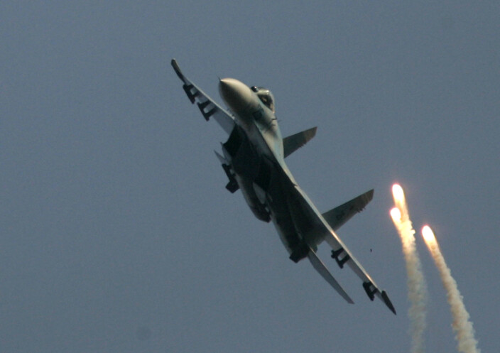 KAMPFLY: Et Sukhoj Su-27 jagerfly under en øvelse i Belarus i 2008. Nå skal kampflyene til Belarus være klare til å bære atomvåpen. KAMPFLY: Et Sukhoj Su-27 jagerfly under en øvelse i Belarus i 2008. Nå skal kampflyene til Belarus være klare til å bære atomvåpen.