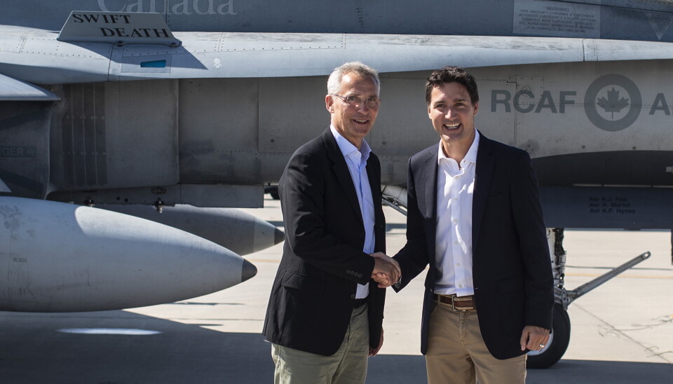 MER FOKUS: Natos generalsekretær Jens Stoltenberg møtte fredag Canadas statsminister Justin Trudeau på Cold Lake-basen i provinsen Alberta. Stoltenberg varsler økt fokus på Arktis.