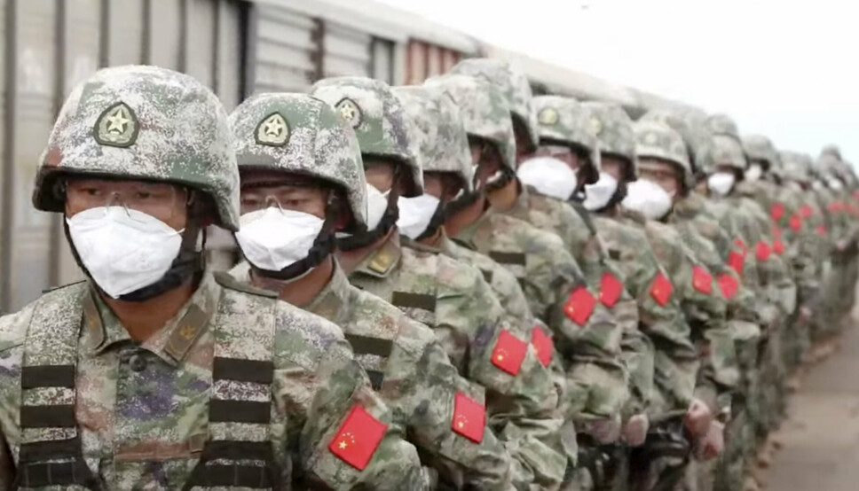 ØVELSE: Kinesiske soldater ankom mandag Grodekovo i Russland der de skal delta under en stor militærøvelse, sammen med soldater fra India og flere andre land.