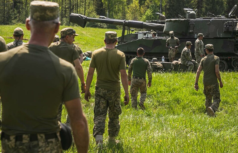 TYSKLAND: Ukrainske soldater under opplæring av bruk av M109 artillerivogner i Tyskland.