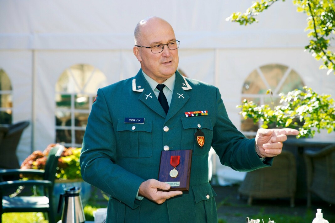 TAKKNEMLIG: Ifølge major Johan Rørvik har det vært æresfullt, lærerikt og morsomt å samarbeide med veteranene.