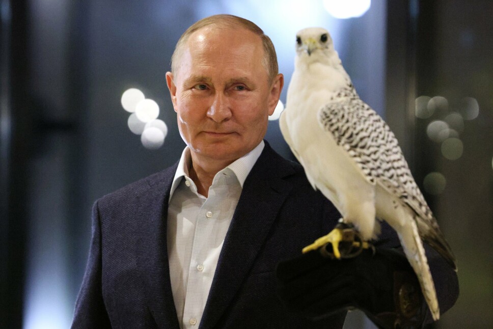 I ØST: Vladimir Putin er for tiden i den østlige provinsen Kamsjatka, der han blant annet besøkte Kamsjatka Falkesenter. Når tiden er inne, vil ha reise til Donbas, sier talsmannen hans.