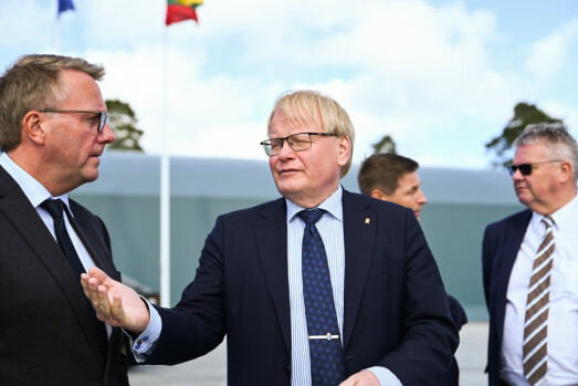 INVITERTE: Sveriges forsvarsminister Peter Hultqvist inviterte sine nordiske kolleger til Gotland i november. Her er han med sitt danske motstykke, Morten Bødskov.