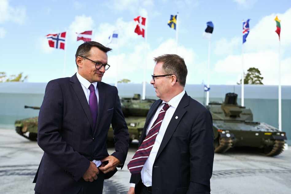MINISTRE: Latvias forsvarsminister Janis Garrisons og Bjørn Arild Gram.
