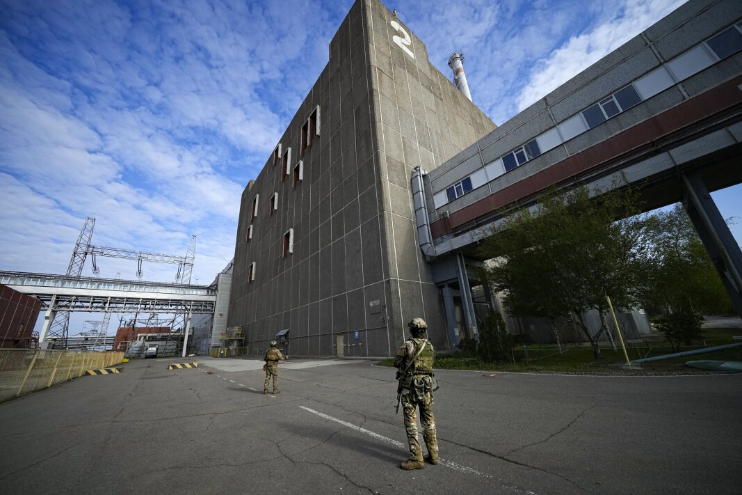 REAKTOR: Russiske soldater ved atomkraftverket Zaporizjzja, sørøst i Ukraina, tidligere i år. REAKTOR: Russiske soldater ved atomkraftverket Zaporizjzja, sørøst i Ukraina, tidligere i år.