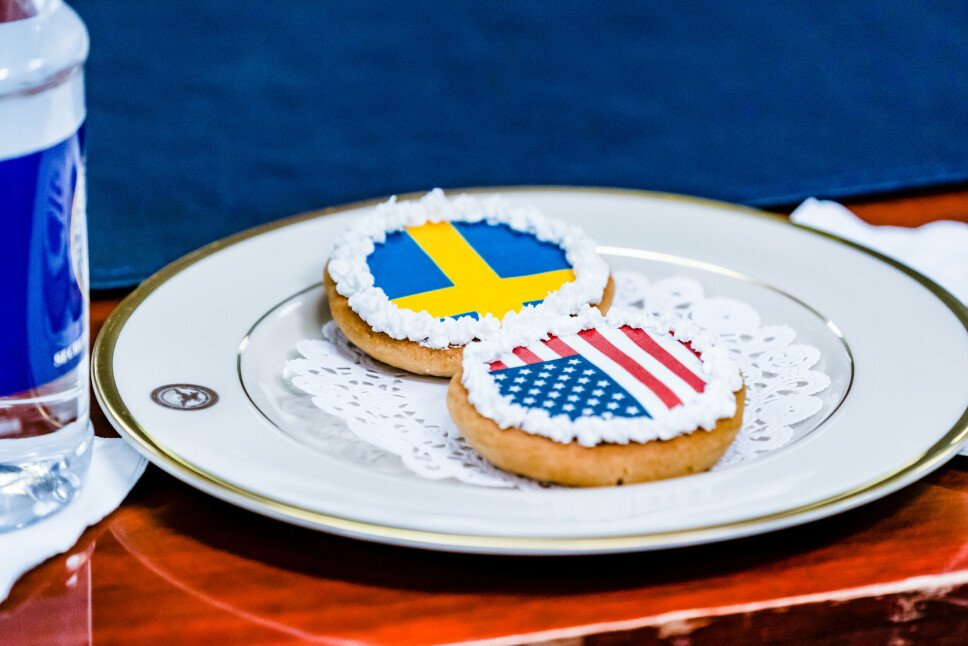 KAKE VRS KAKEBU: USA + Sverige = sant. Med Russland i kakebu for annekteringen av Krim har amerikanere og svensker inngått en rekke forsvars- og sikkerhetspolitiske avtaler. Under eventuelt ble småkaker flagget som tema da de to lands forsvarsministre møttes i Pentagon i mai.