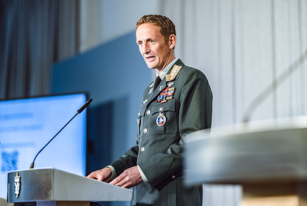 KAN BLI LANGVARIG: Forsvarssjef Eirik Kristoffersen sier krigen i Ukraina fortsatt kan bli langvarig – og at vi bør huske på det når prisene blir dyre i vinter. KAN BLI LANGVARIG: Forsvarssjef Eirik Kristoffersen sier krigen i Ukraina fortsatt kan bli langvarig – og at vi bør huske på det når prisene blir dyre i vinter.