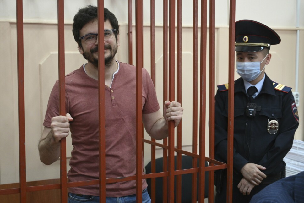 BUR: Ilija Jasjin i et bur under et rettsmøte i Moskva 9. september i år.