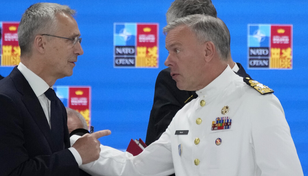 STØTTE TIL UKRAINA: Lederen for Natos militærkomité, admiral Rob Bauer, snakket på et møte mellom Nato-landenes forsvarssjefer i den estiske hovedstaden. Han lover å støtte Ukraina så lenge det trengs. STØTTE TIL UKRAINA: Lederen for Natos militærkomité, admiral Rob Bauer, snakket på et møte mellom Nato-landenes forsvarssjefer i den estiske hovedstaden. Han lover å støtte Ukraina så lenge det trengs.