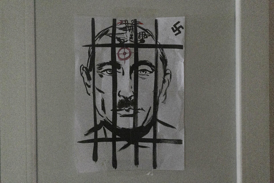 PUTIN: På en vegg i basen har soldatene tegnet Vladimir Putin som Hitler. Soldatene sier at de vil frigjøre Ukraina, slik at Putin kan bli veltet, og dermed gjøre slutt på Lukasjenkos regime i Belarus.