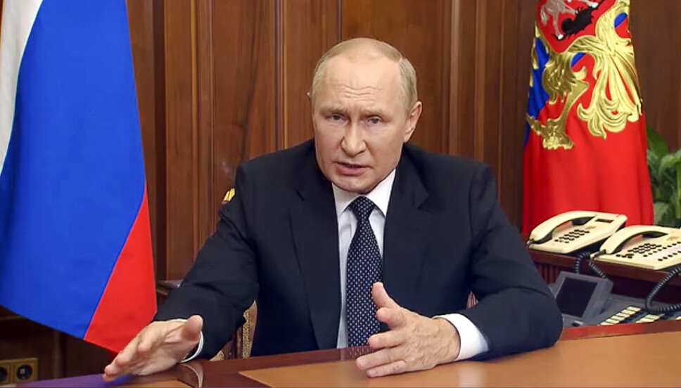 TV-SENDING: Russlands president Vladimir Putin planlegger å mobilisere 300.000 nye soldater i krigen i Ukraina. Det sa han i en TV-sendt tale onsdag morgen. Foto: Russian Presidential Press Service via AP / NTB