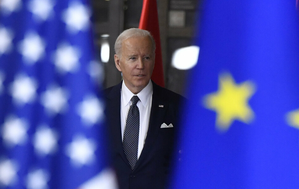 PÅ VEI BORT: Hellestveit advarer om at sanksjonene mot Russland kan koste oss dyrt, samtidig som at USA vender blikket mot Asia heller enn Europa. Her er USAs president Joe Biden på et EU-møte i Brussel i mars.