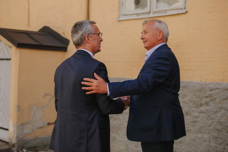 SAMLER INNSPILL: Natos generalsekretær Jens Stoltenberg og Forsvarskommisjonens leder Knut Storberget har hatt samtaler om kommisjonens arbeid. SAMLER INNSPILL: Natos generalsekretær Jens Stoltenberg og Forsvarskommisjonens leder Knut Storberget har hatt samtaler om kommisjonens arbeid.