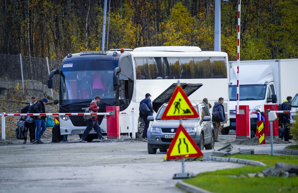 STOPPET OPP: Etter at denne bussen kom til grensa og senere kjørte videre til Kirkenes, stanset trafikken fra Russland helt opp.