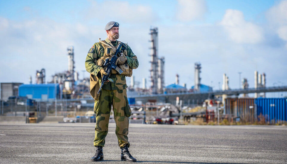 KÅRSTØ: Heimevernet bistår politiet med forsterket vakthold ved petroleumsanlegget Kårstø i Rogaland.