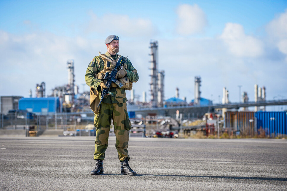 KÅRSTØ: Heimevernet bistår politiet med forsterket vakthold ved petroleumsanlegget Kårstø i Rogaland.