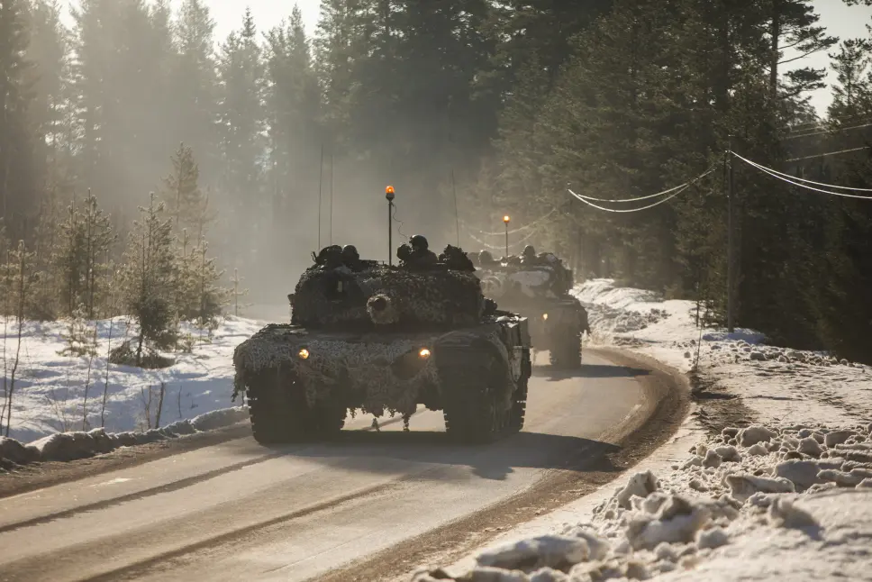 Vita: in ultima istanza, a seconda della nostra capacità di emettere giudizi, ordiniamo ai nostri soldati di uccidere o sacrificare le loro vite, ha scritto lo scrittore del post. Vita: in ultima istanza, a seconda della nostra capacità di emettere giudizi, ordiniamo ai nostri soldati di uccidere o sacrificare le loro vite, ha scritto lo scrittore del post.