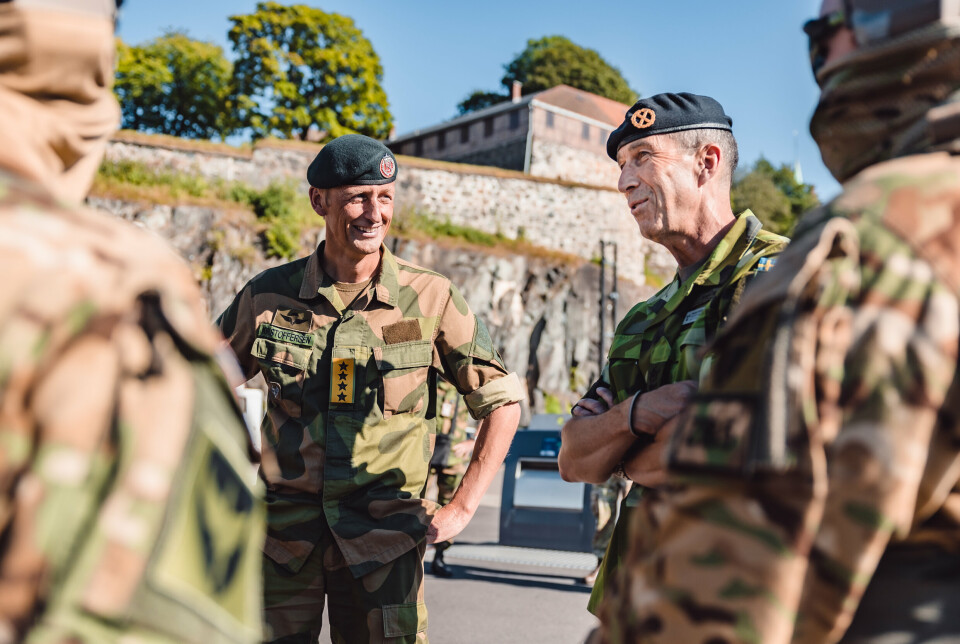 NORDISK SAMARBEID: Norges forsvarssjef Eirik Kristoffersen og Sveriges forsvarssjef Micael Bydén under et møte i Oslo i sommer.