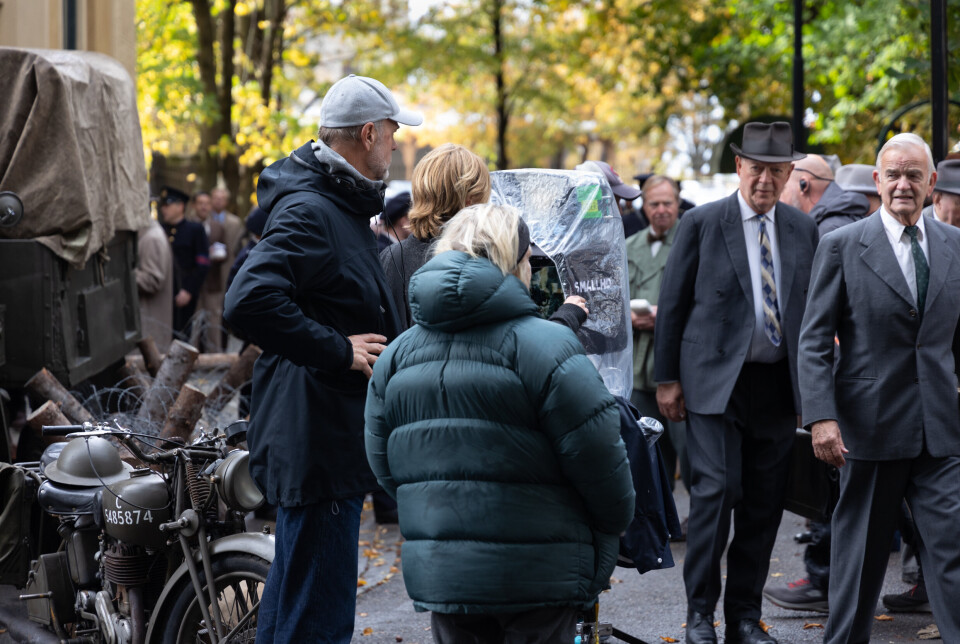 INNSPILLING: På plass rett utenfor Akershus festning står over 150 mennesker klare for nye opptak til filmen «Quislings siste dager», som kommer på kino i 2024.