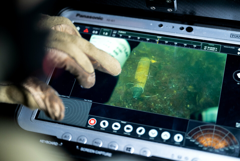FUNN: På en skjerm fylt med knapper og en joystick vises et bilde gjennom et kamera på roboten. Ved første øyekast kan bildet som vises ligne et ultralydbilde.