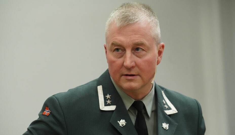 EKSPERT: Oberstløytnant Geir Hågen Karlsen tror eksplosjonen var forårsaket av sprengstoff på broen. Han tror ikke Russland kan gjøre så mye for å svare på angrepet. – Russland har svart med det de har klart i sju måneder, sier han.