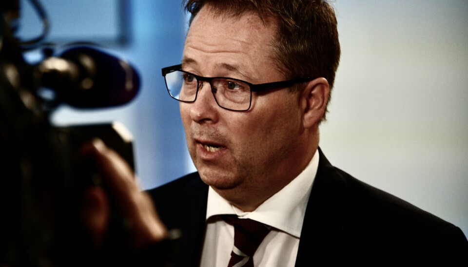 FORSVARSMINISTER: Bjørn Arild Gram (Sp) snakker med pressen i Oslo 20. oktober 2022.