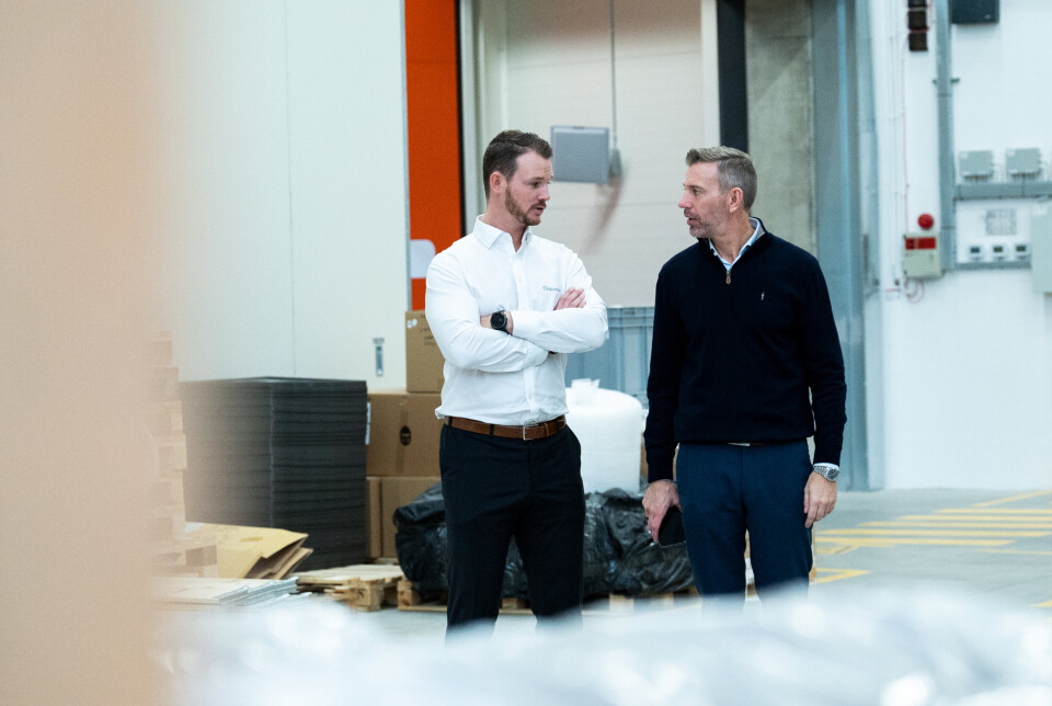 TETT PÅ: Daglig leder for Equipnor, Gunnar Børte og teknisk rådgiver Erik Ravneberg har tett dialog med fabrikken i Polen og er ofte på besøk hos sine polske kolleger.