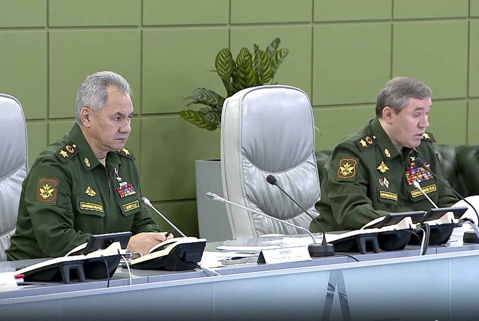 FORUTSE FREMTIDEN: General Valery Gerasimov (t.h.) har tidligere uttalt at man med sikkerhetspolitikk kan forutse fremtiden. Her sammen med den russiske forsvarsministeren Sergej Sjojgu.