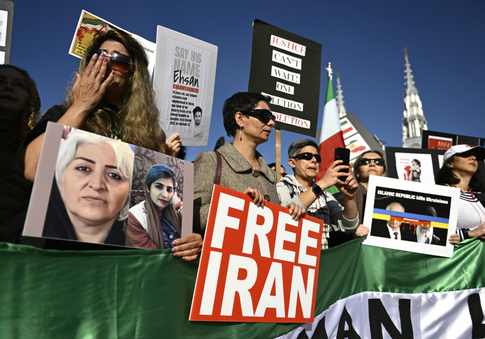 DEMONSTRANTER: Flere steder i verden demonstrerer medlemmer av Iranske samfunn mot det brutale regimet som landet fører.