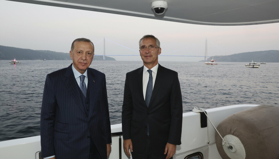 MØTTES: Tyrkias president, Recep Tayyip Erdogan, og Natos generalsekretær, Jens Stoltenberg, fotografert sammen under en båttur rundt Bosporos i Tyrkia. Bildet er tatt 4. november 2022.