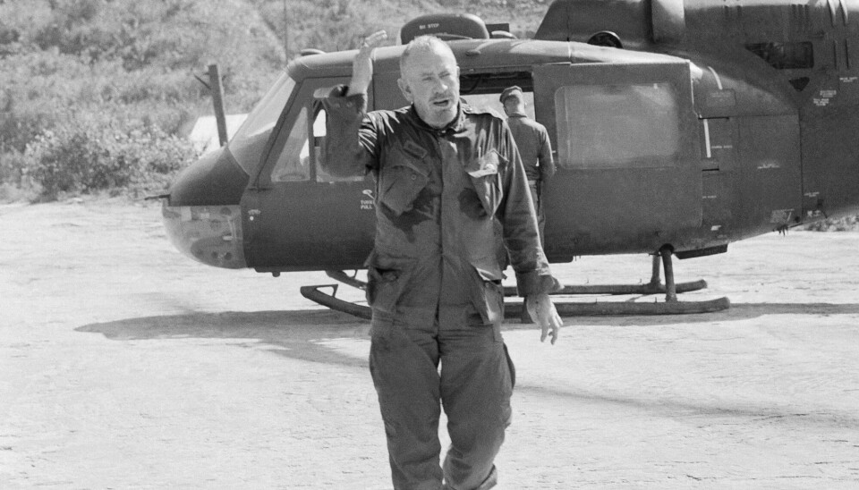 NOBELPRISVINNER: Forfatter John Steinbeck (1902-1968) under et besøk i Vietnam i 1966.