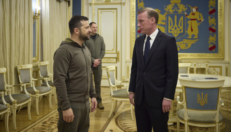 USA sender en ny pakke med militært utstyr til en verdi av 400 millioner dollar til Ukraina. På bildet er president Volodymyr Zelenzky og USAs nasjonale sikkerhetsrådgiver, Jake Sullivan avbildet etter deres siste møte i Kyiv, fredag 4. novemeber 2022.