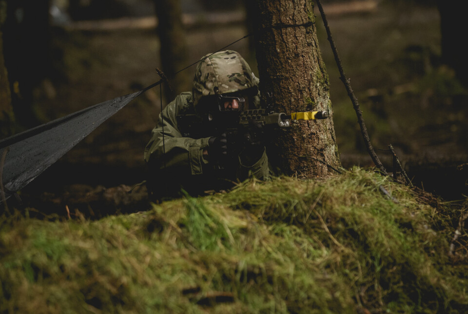 OPPLÆRING: Norge gir 300 millioner av Ukraina-potten for 2022 til et Nato-fond som blant annet brukes til materiell støtte. Her får ukrainske soldater opplæring i Storbritannia av norske instruktører fra Heimevernet og Hæren.