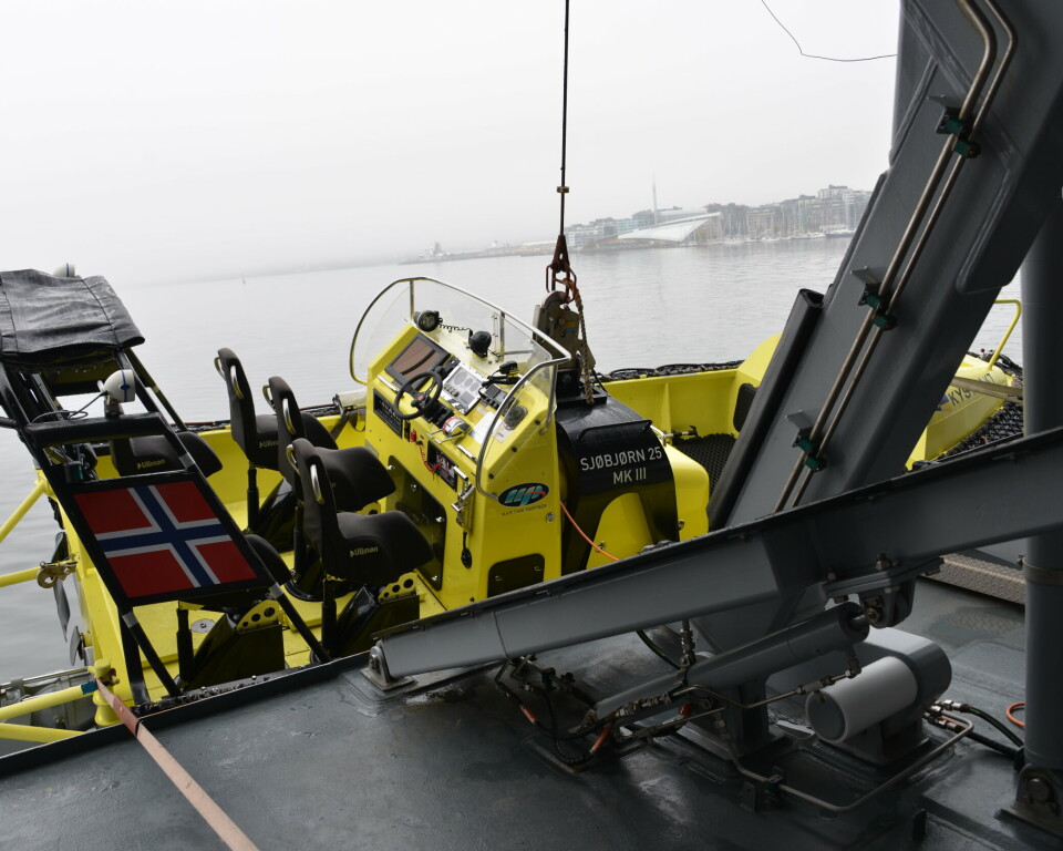 Beredskapsbåt Sjøbjørn 25 er konstruert for å operere under ekstreme værforhold og i områder med is.