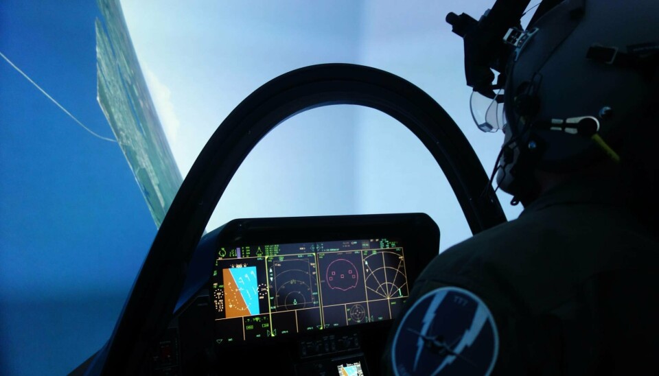 En F-35 simulator er en fullverdig replika av det ekte flyet