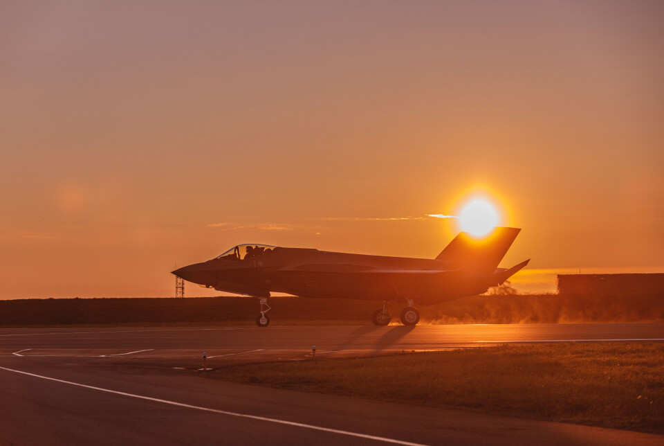 Som et ledd i en langsiktig strategi valgte Finland for et knapt år siden amerikanske F-35 fremfor svenske Jas Gripen som nytt jagerfly. Et F-35 i solnedgang, fotografert på Ørland i 2020.