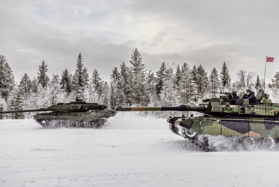 KONKURRENTER: Presentasjon av koreanske Hyundai Rotem K2 Black Panther og tyske Leopard 2A7, som konkurrerer om å bli Norges nye stridsvogn.