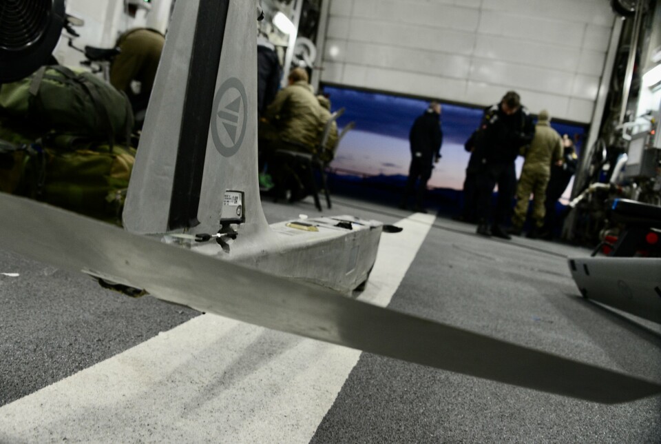 En Puma-drone fra KJK i helikopterhangaren til KNM Fridtjof Nansen.