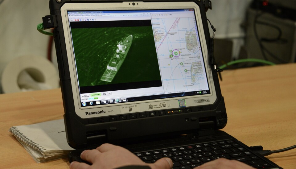 LIVE: Kystjegerne ser på direktebilder fra dronen. På skjermen er fregatten KNM Fridtjof Nansen sett ovenfra. LIVE: På en bærbar PC kan kystjegerne se direktebilder fra dronen. Her er fregatten KNM Fridtjof Nansen sett ovenfra på morgenen 30. november 2022.